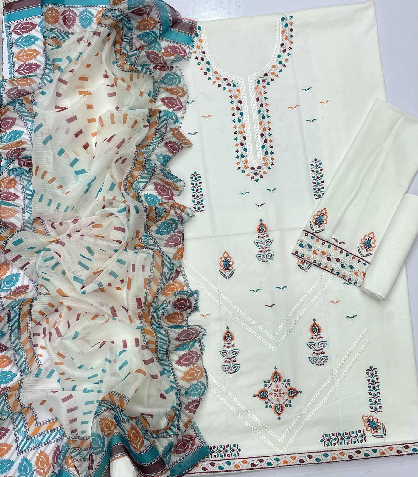 3PC Embroidered Lawn Suit Unstitched