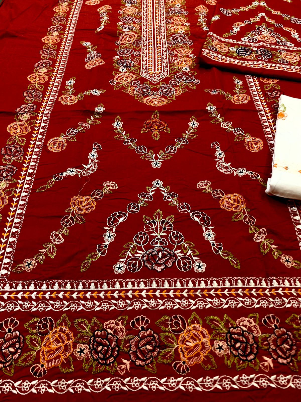 3pc Embroidered Lawn Suit Unstitched